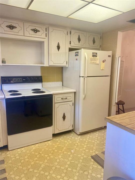 合同活跃: $89,000 (1 贝兹, 1 浴室, 974 平方英尺)