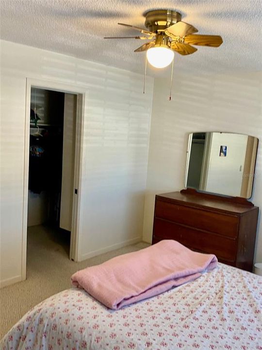 合同活跃: $89,000 (1 贝兹, 1 浴室, 974 平方英尺)