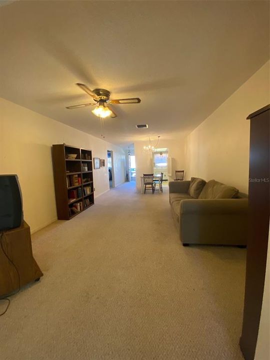 合同活跃: $89,000 (1 贝兹, 1 浴室, 974 平方英尺)