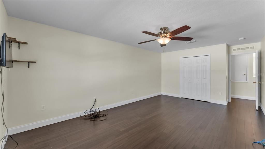 待售: $475,000 (6 贝兹, 4 浴室, 3976 平方英尺)