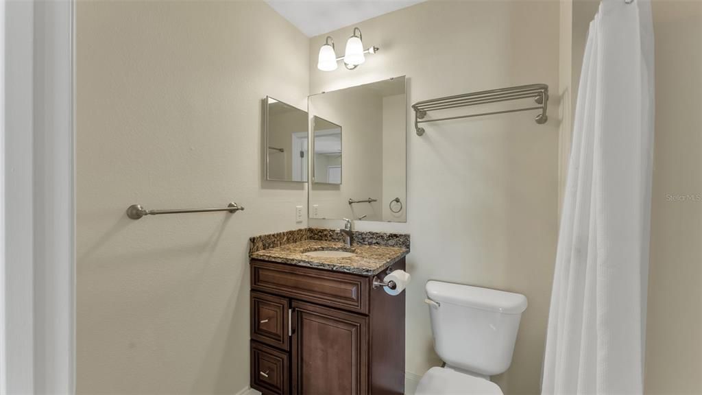 待售: $475,000 (6 贝兹, 4 浴室, 3976 平方英尺)