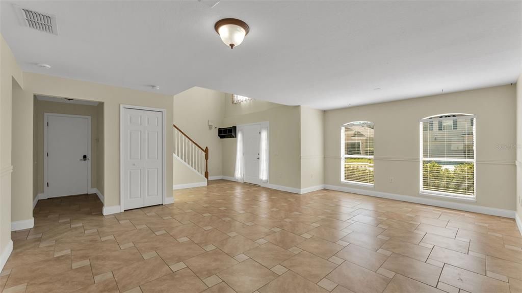 待售: $475,000 (6 贝兹, 4 浴室, 3976 平方英尺)