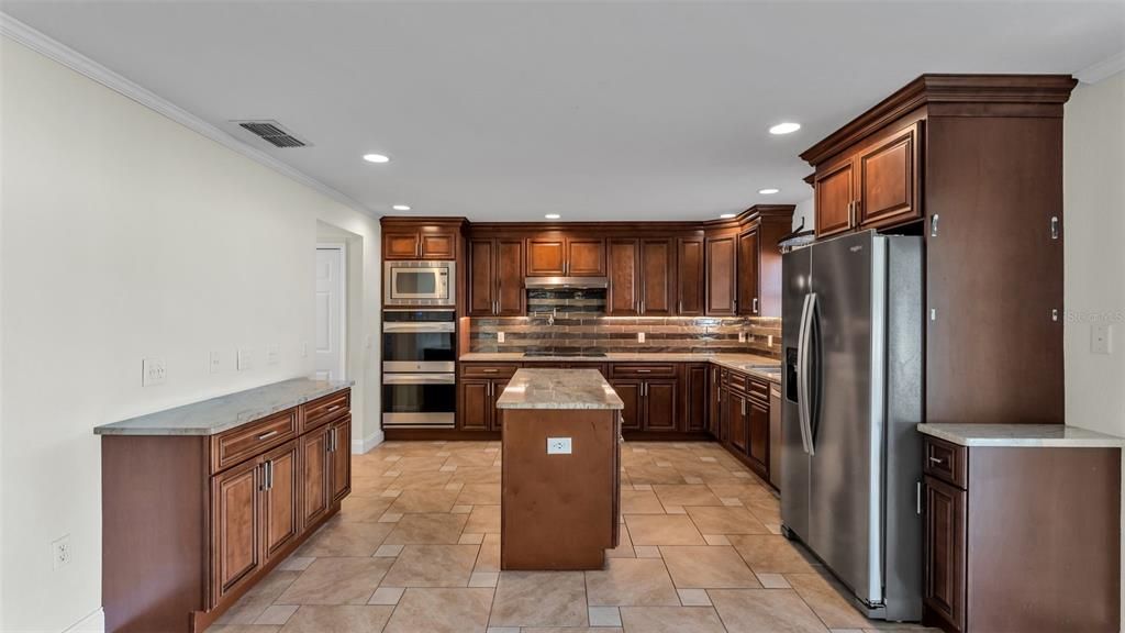 待售: $475,000 (6 贝兹, 4 浴室, 3976 平方英尺)