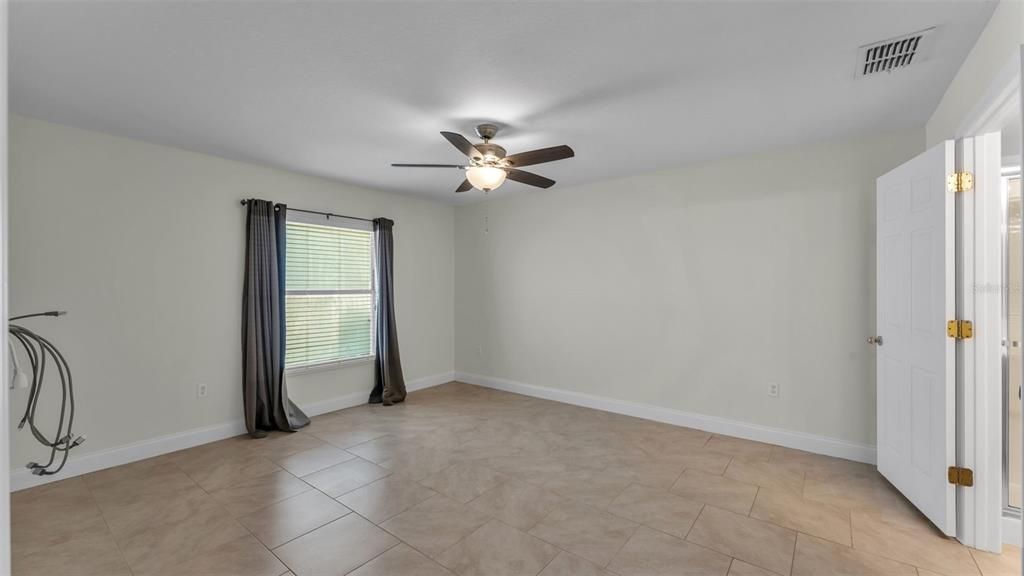 待售: $475,000 (6 贝兹, 4 浴室, 3976 平方英尺)