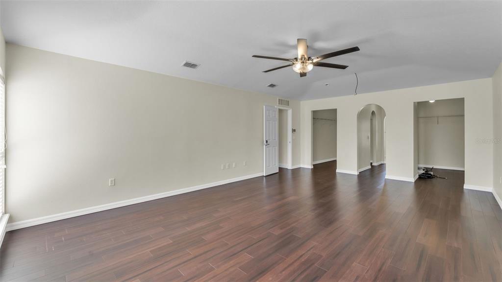 待售: $475,000 (6 贝兹, 4 浴室, 3976 平方英尺)