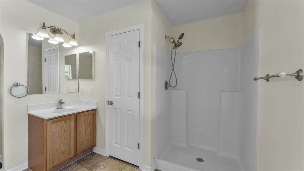 待售: $475,000 (6 贝兹, 4 浴室, 3976 平方英尺)