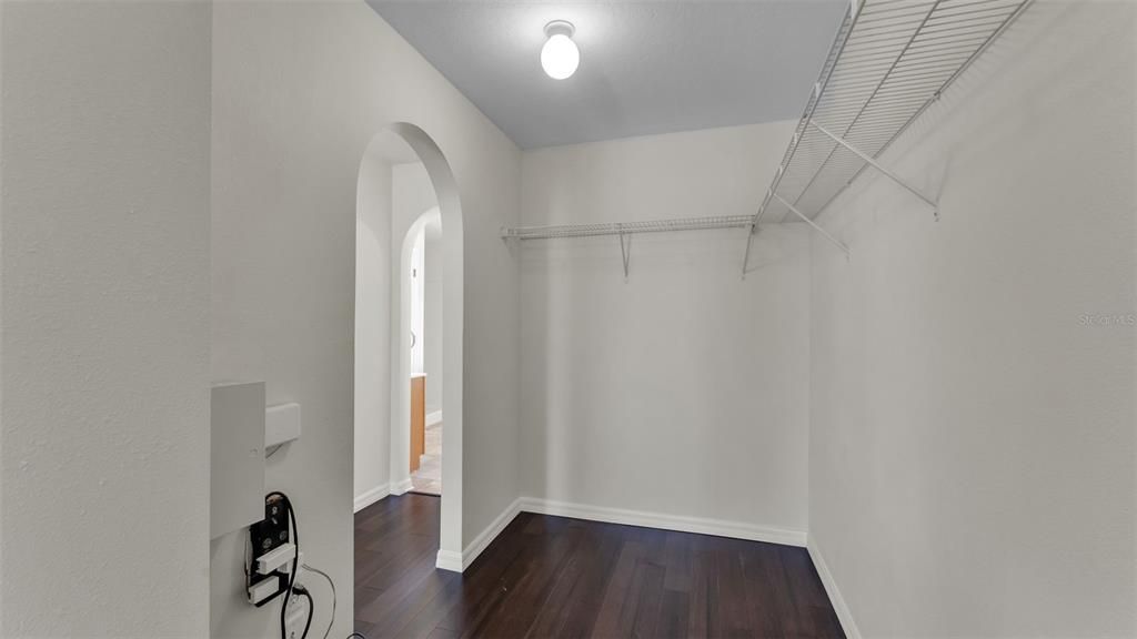 待售: $475,000 (6 贝兹, 4 浴室, 3976 平方英尺)