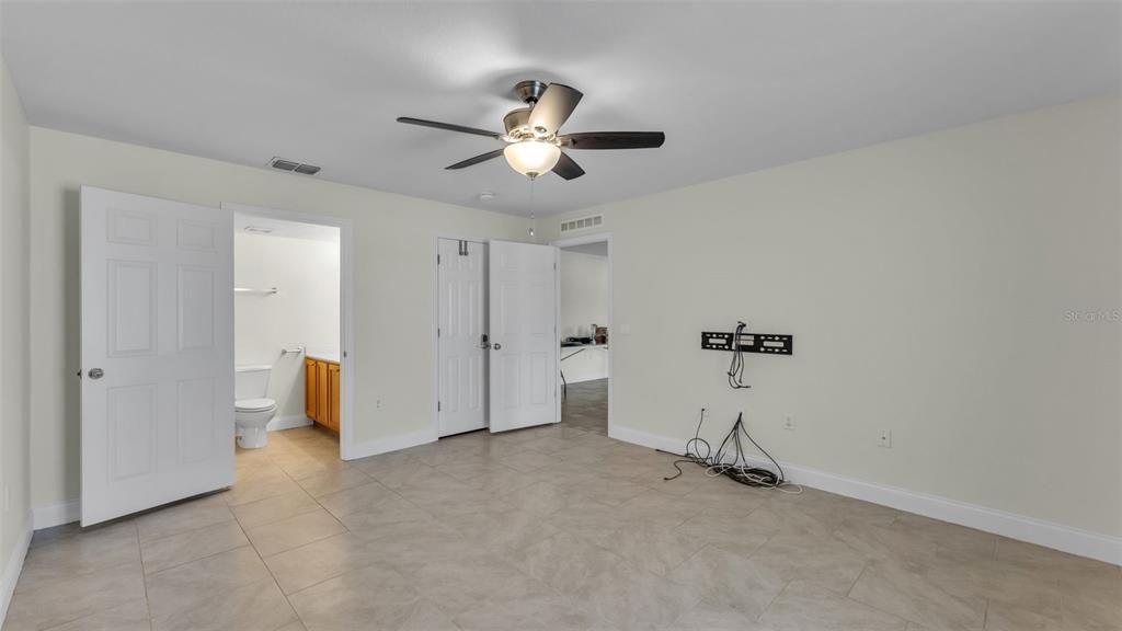 待售: $475,000 (6 贝兹, 4 浴室, 3976 平方英尺)