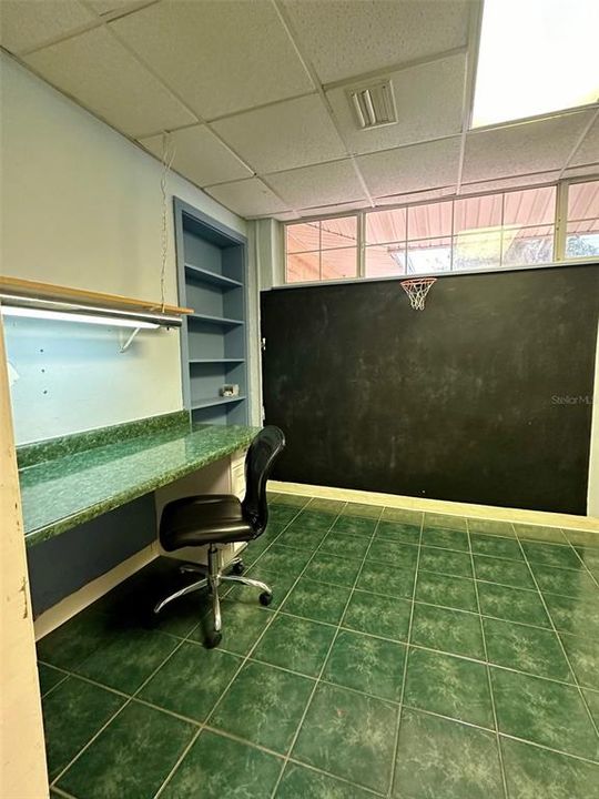 For Rent: $2,000 (5 beds, 3 baths, 2601 Square Feet)