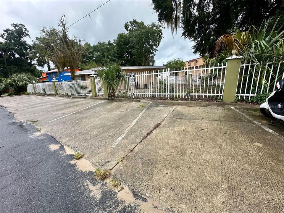 For Rent: $2,000 (5 beds, 3 baths, 2601 Square Feet)