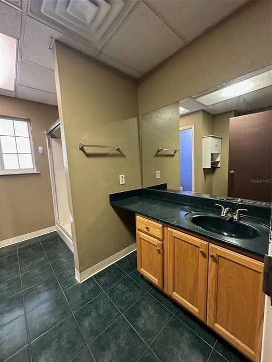 For Rent: $2,000 (5 beds, 3 baths, 2601 Square Feet)