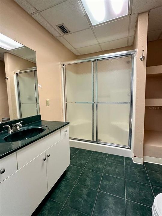 For Rent: $2,000 (5 beds, 3 baths, 2601 Square Feet)