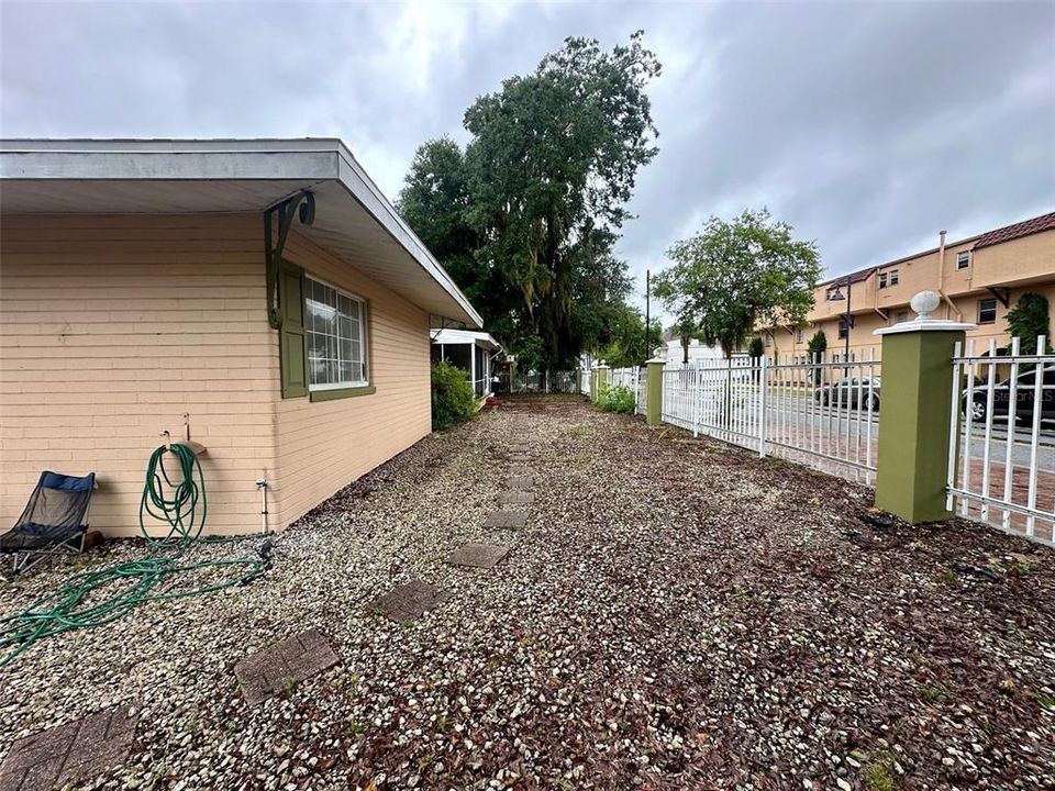 For Rent: $2,000 (5 beds, 3 baths, 2601 Square Feet)