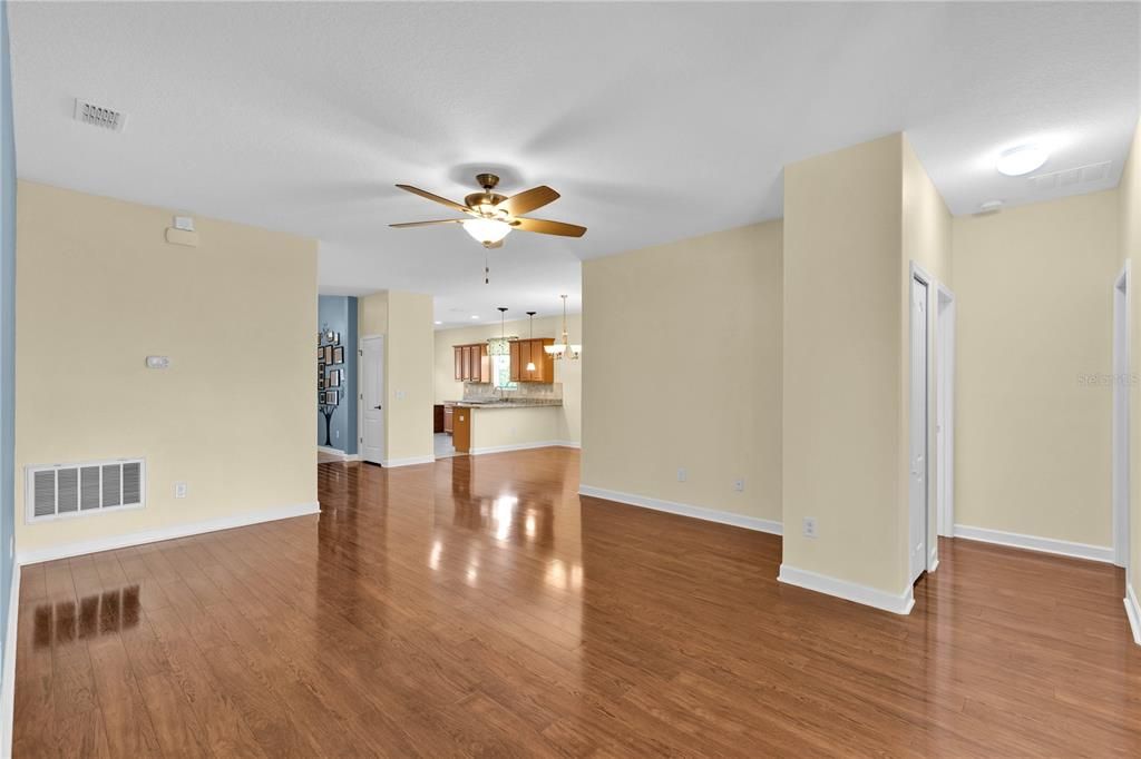 For Sale: $384,900 (3 beds, 2 baths, 1672 Square Feet)