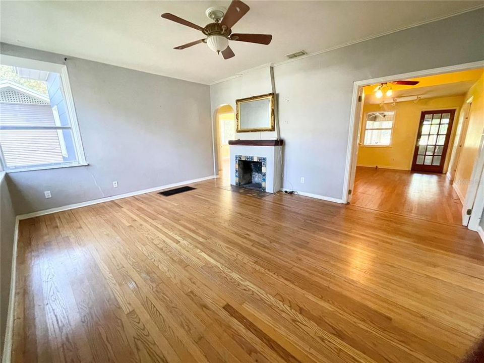 待售: $349,000 (2 贝兹, 1 浴室, 1448 平方英尺)