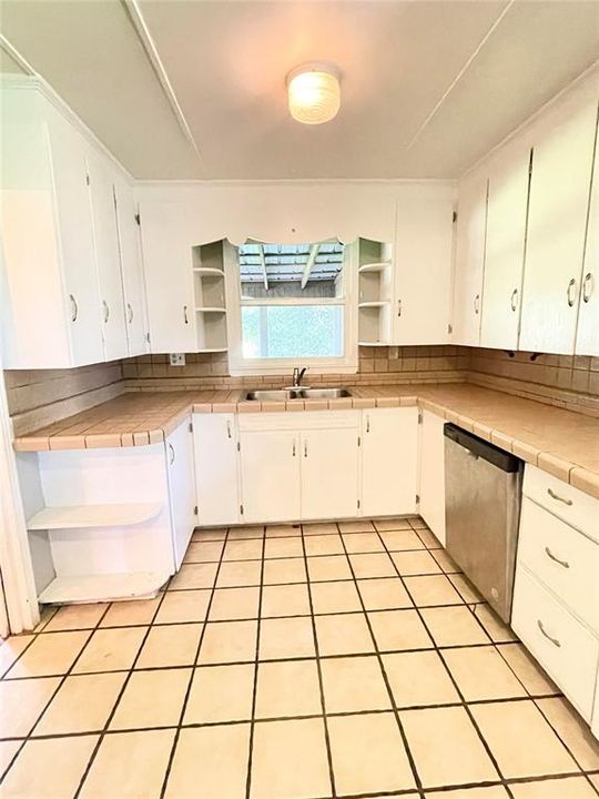 待售: $349,000 (2 贝兹, 1 浴室, 1448 平方英尺)