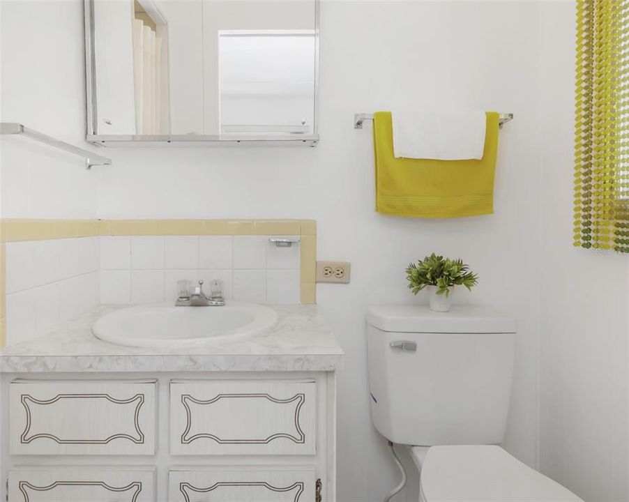 На продажу: $369,000 (2 спален, 2 ванн, 1080 Квадратных фут)