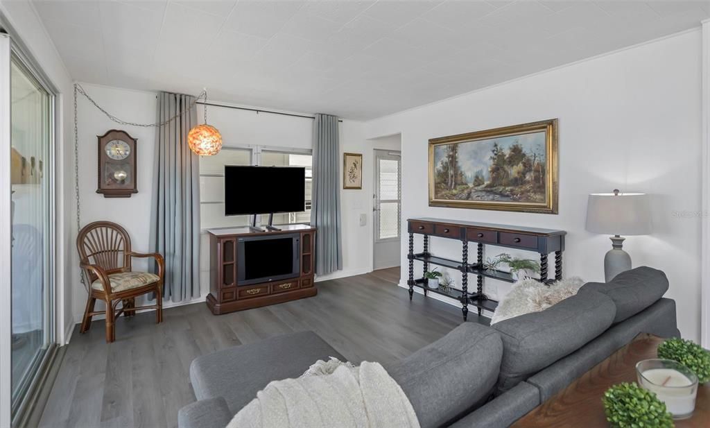 На продажу: $369,000 (2 спален, 2 ванн, 1080 Квадратных фут)