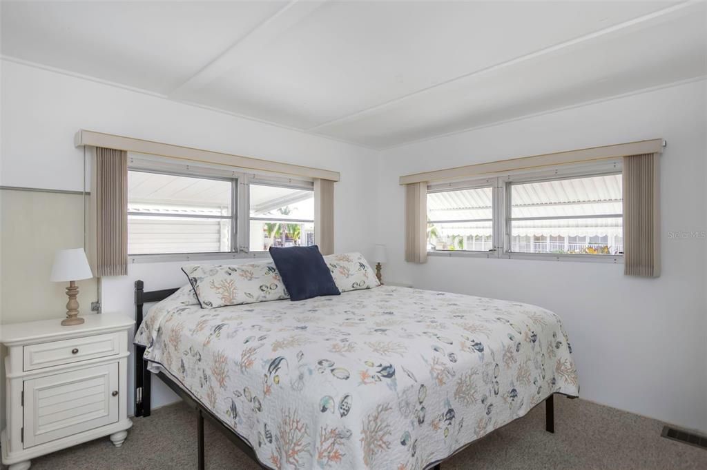 На продажу: $369,000 (2 спален, 2 ванн, 1080 Квадратных фут)