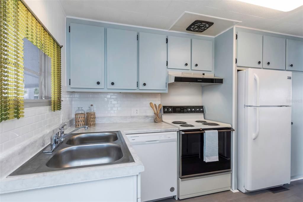 На продажу: $369,000 (2 спален, 2 ванн, 1080 Квадратных фут)