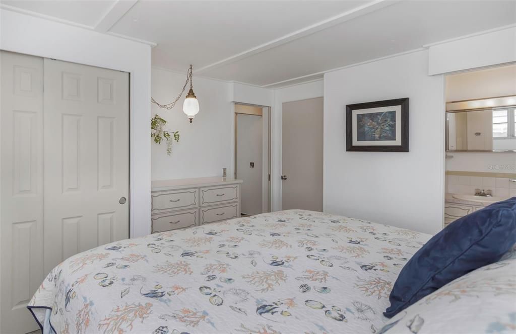 На продажу: $369,000 (2 спален, 2 ванн, 1080 Квадратных фут)