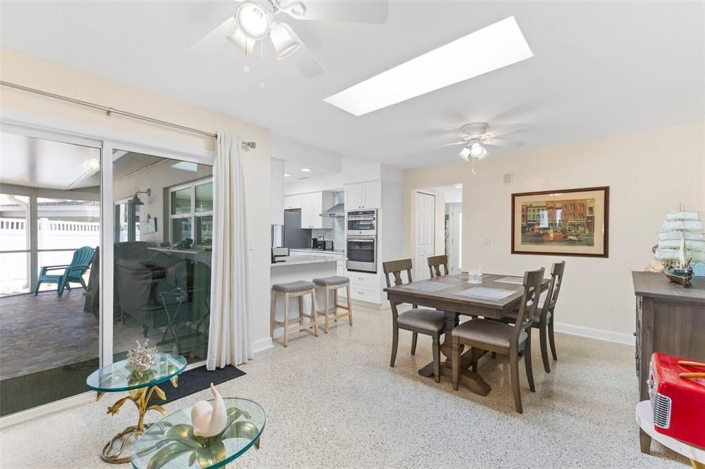 На продажу: $1,375,000 (3 спален, 2 ванн, 1465 Квадратных фут)