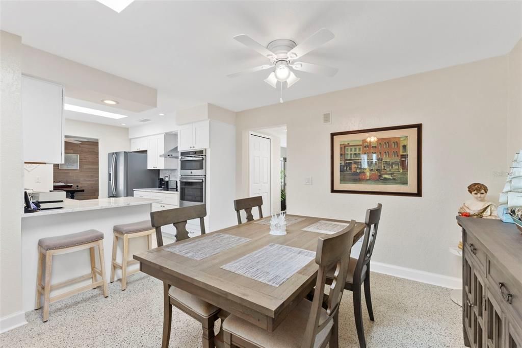 На продажу: $1,375,000 (3 спален, 2 ванн, 1465 Квадратных фут)