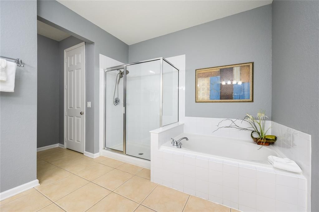 For Sale: $609,000 (2 beds, 2 baths, 1823 Square Feet)