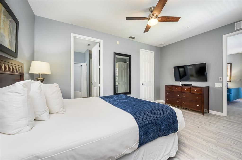 For Sale: $609,000 (2 beds, 2 baths, 1823 Square Feet)