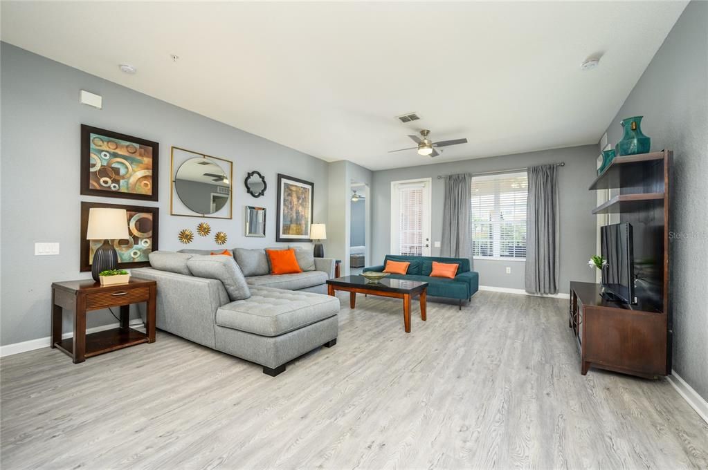 For Sale: $609,000 (2 beds, 2 baths, 1823 Square Feet)