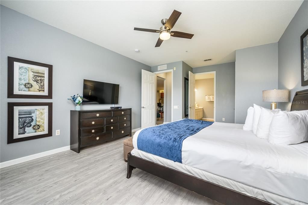 For Sale: $609,000 (2 beds, 2 baths, 1823 Square Feet)