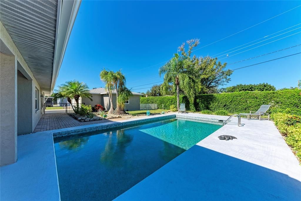 For Sale: $950,000 (4 beds, 3 baths, 2358 Square Feet)