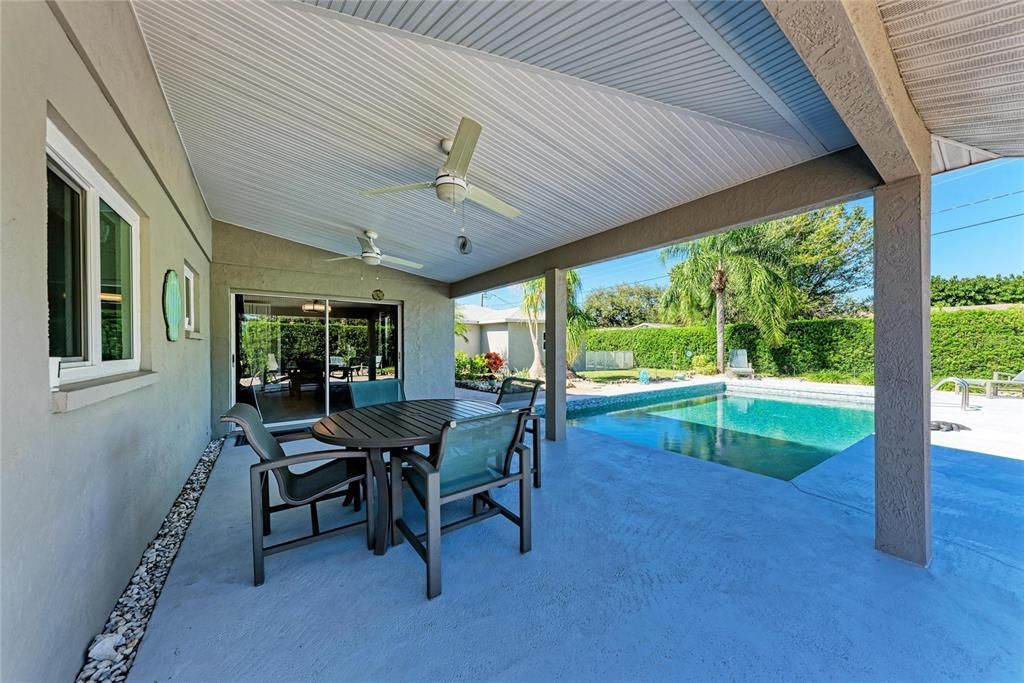 For Sale: $950,000 (4 beds, 3 baths, 2358 Square Feet)