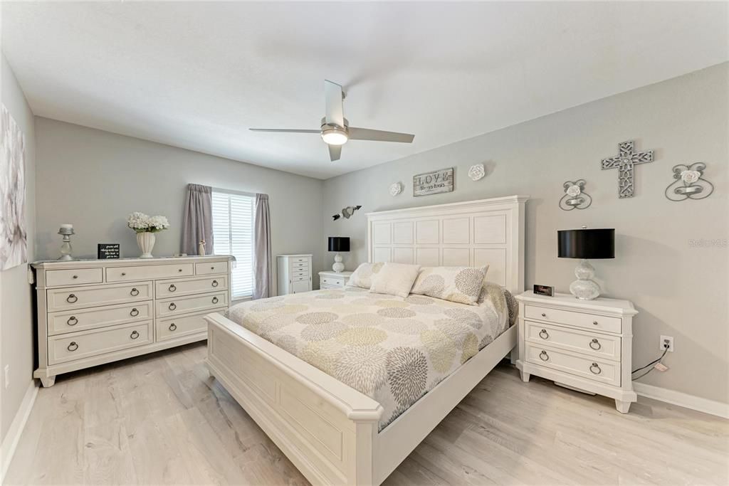 For Sale: $950,000 (4 beds, 3 baths, 2358 Square Feet)