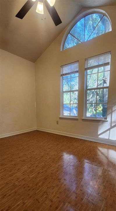 For Rent: $1,900 (3 beds, 3 baths, 1337 Square Feet)