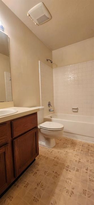 For Rent: $1,900 (3 beds, 3 baths, 1337 Square Feet)