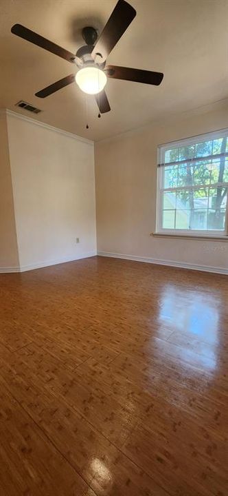 For Rent: $1,900 (3 beds, 3 baths, 1337 Square Feet)