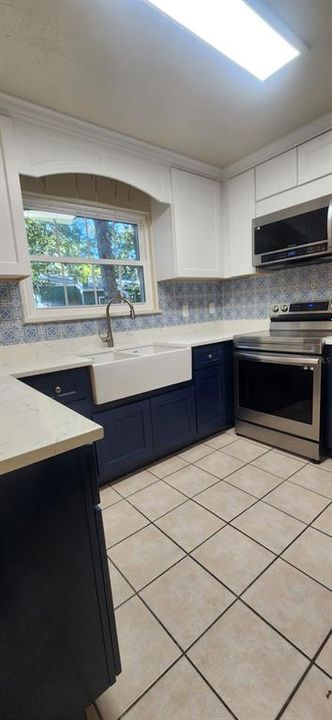 For Rent: $1,900 (3 beds, 3 baths, 1337 Square Feet)