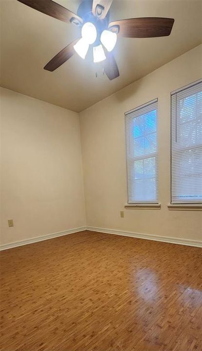 For Rent: $1,900 (3 beds, 3 baths, 1337 Square Feet)