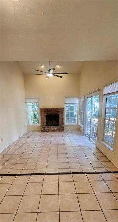 For Rent: $1,900 (3 beds, 3 baths, 1337 Square Feet)