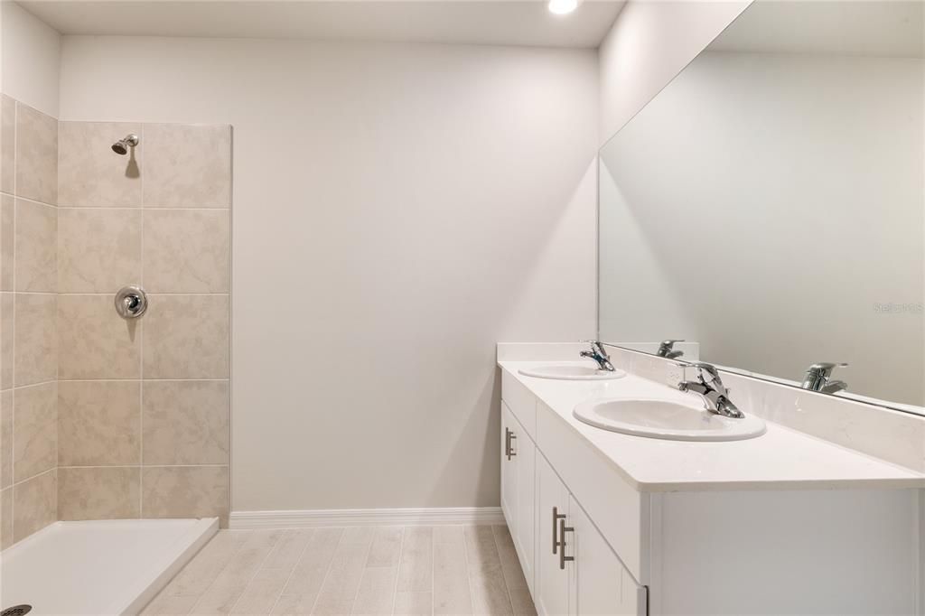 На продажу: $324,625 (3 спален, 2 ванн, 1672 Квадратных фут)