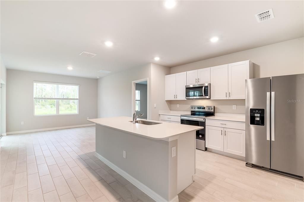 На продажу: $324,625 (3 спален, 2 ванн, 1672 Квадратных фут)