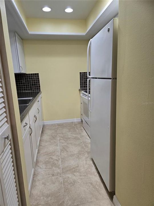 For Sale: $137,000 (1 beds, 1 baths, 645 Square Feet)