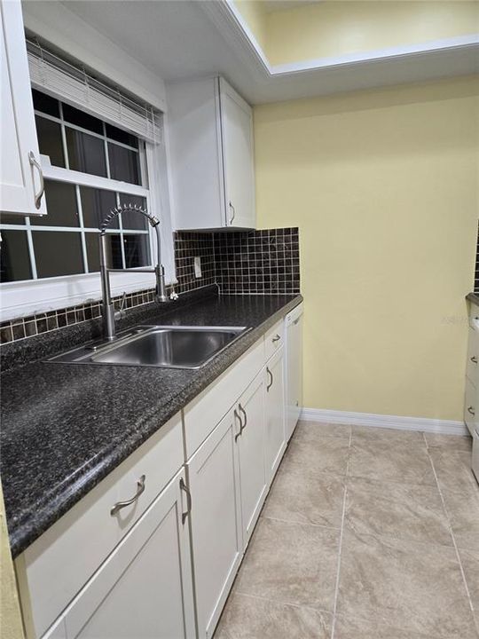For Sale: $137,000 (1 beds, 1 baths, 645 Square Feet)