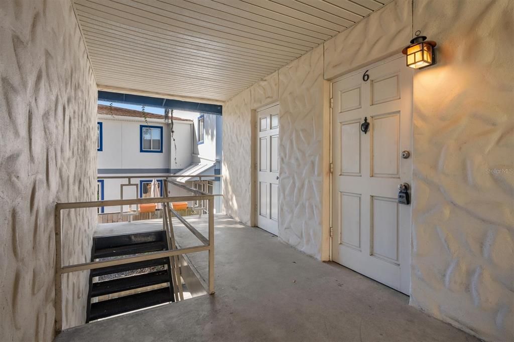 For Sale: $199,998 (2 beds, 1 baths, 572 Square Feet)