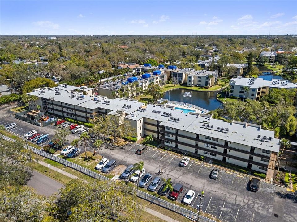 For Sale: $180,000 (2 beds, 2 baths, 955 Square Feet)