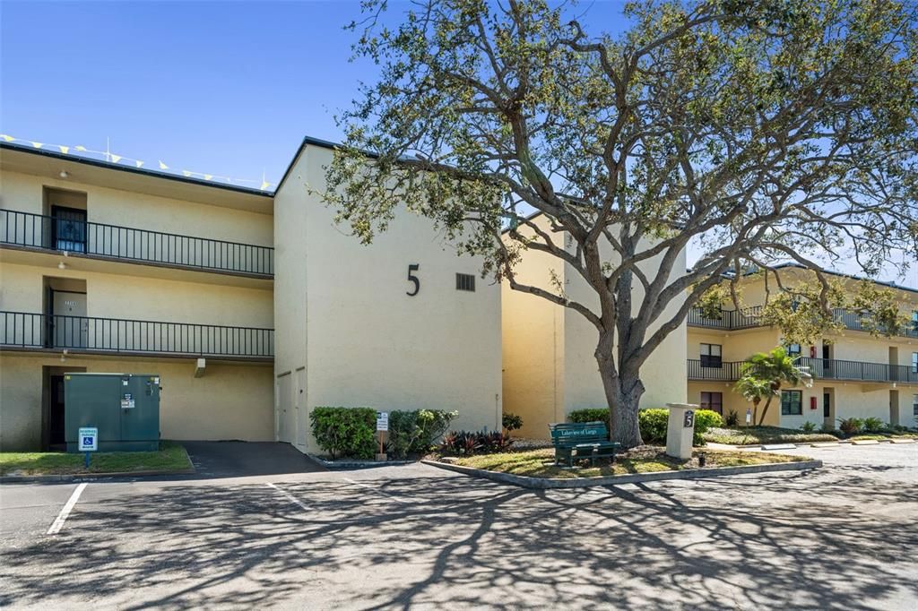 For Sale: $180,000 (2 beds, 2 baths, 955 Square Feet)