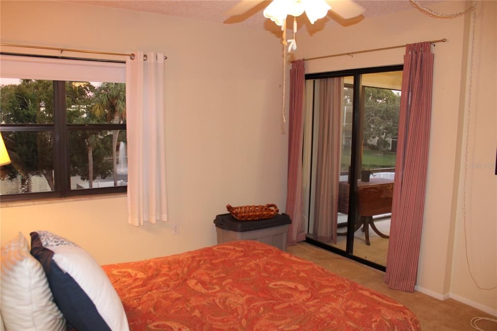 For Sale: $180,000 (2 beds, 2 baths, 955 Square Feet)