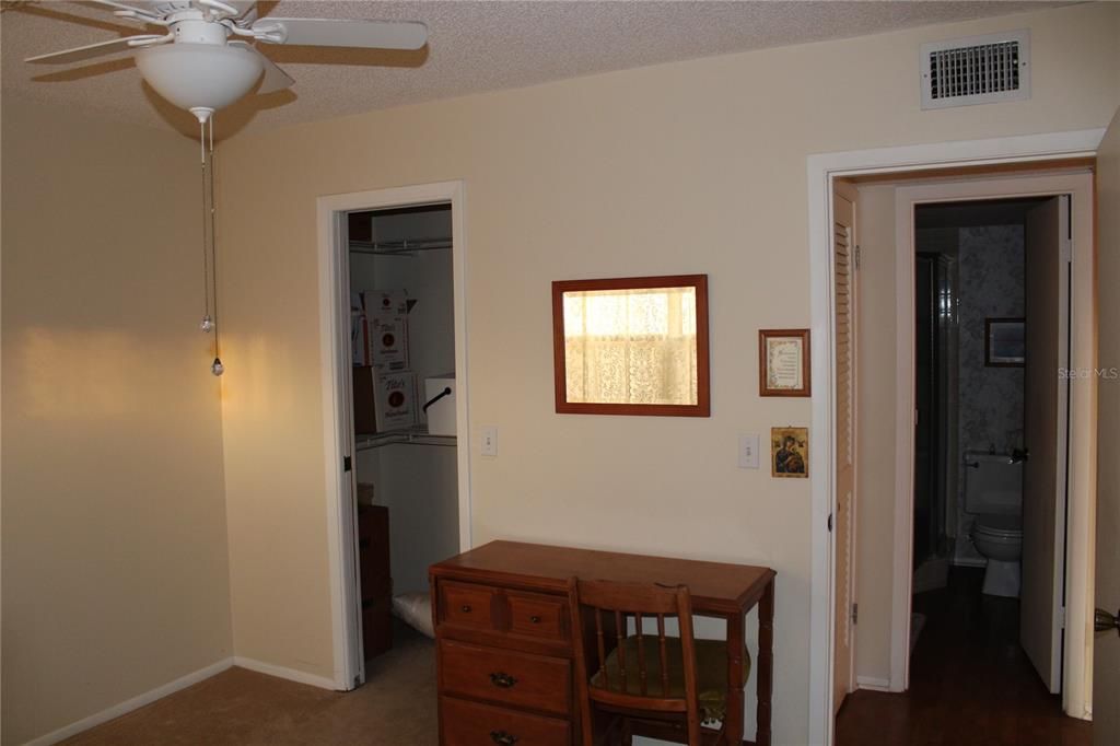 For Sale: $180,000 (2 beds, 2 baths, 955 Square Feet)