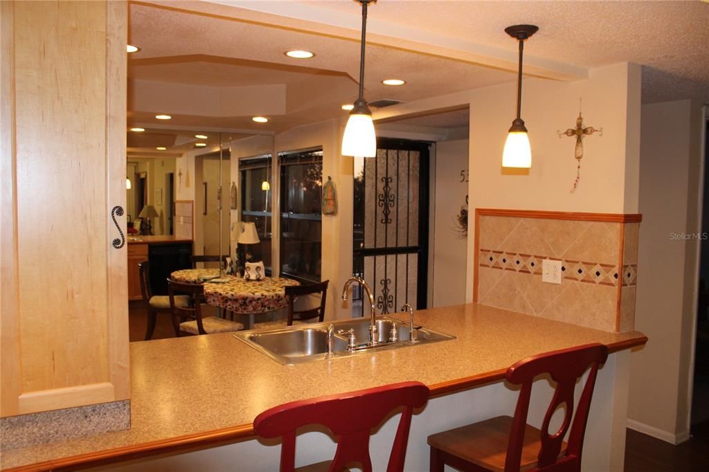 For Sale: $180,000 (2 beds, 2 baths, 955 Square Feet)